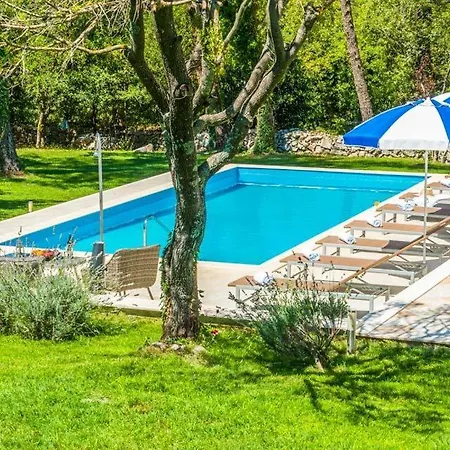 Villa Sleeps 8 Pool Air Con Wifi Mihatovici