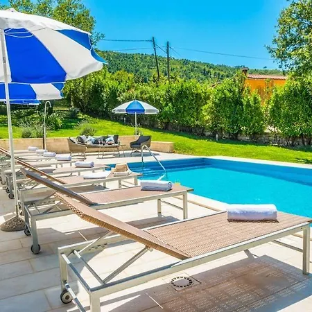 Sleeps 8 Pool Air Con Wifi Villa *