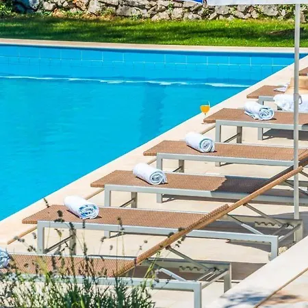Villa Sleeps 8 Pool Air Con Wifi