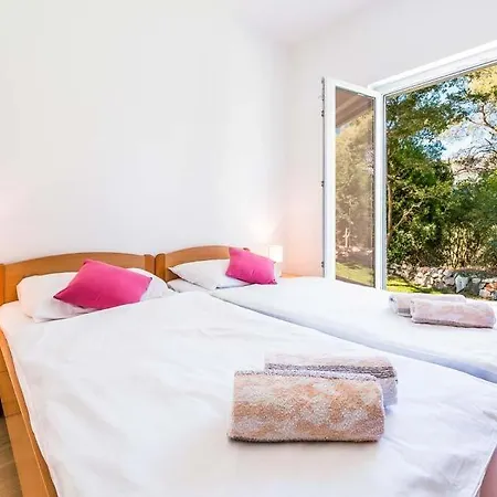 Sleeps 8 Pool Air Con Wifi Villa