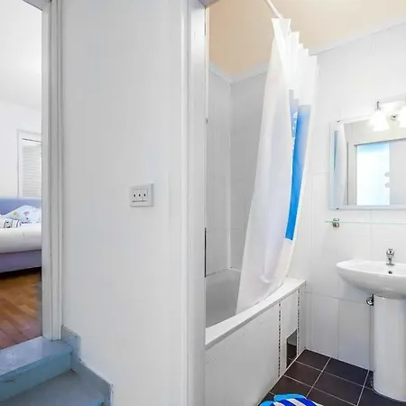 Villa Sleeps 8 Pool Air Con Wifi