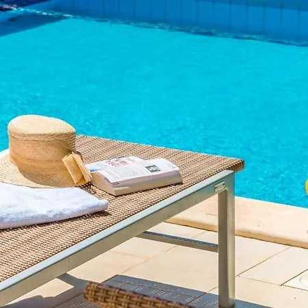 Вилла Sleeps 8 Pool Air Con Wifi