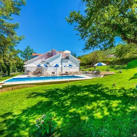 Вилла Sleeps 8 Pool Air Con Wifi
