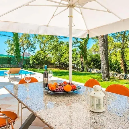 Sleeps 8 Pool Air Con Wifi Mihatovici