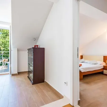 Sleeps 8 Pool Air Con Wifi *