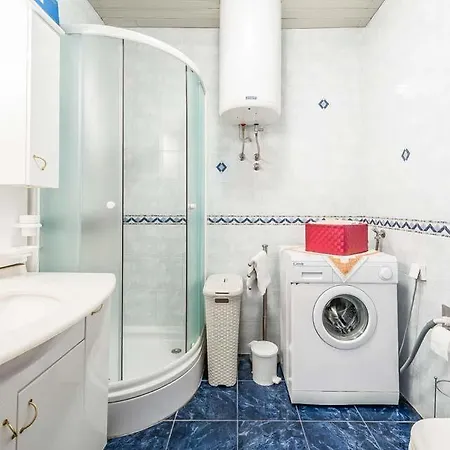 Вилла Sleeps 8 Pool Air Con Wifi Mihatovici